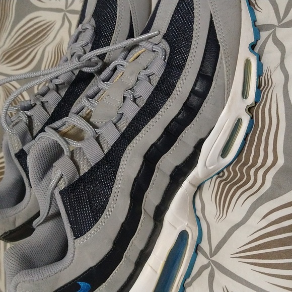 Shoes - Picture 4 of 5